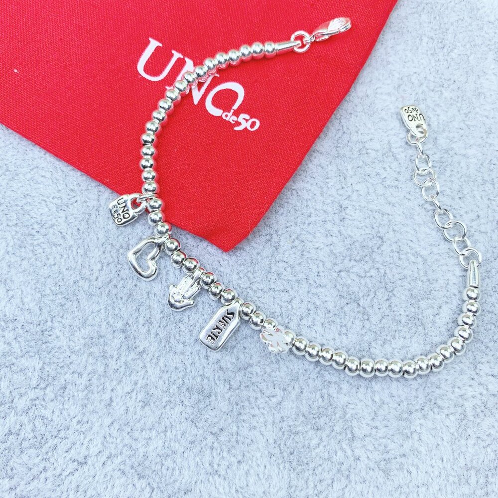 Uno de 50 Sterling silver-plated bracelet with heart, clover and hand charm - Picture 5 of 6